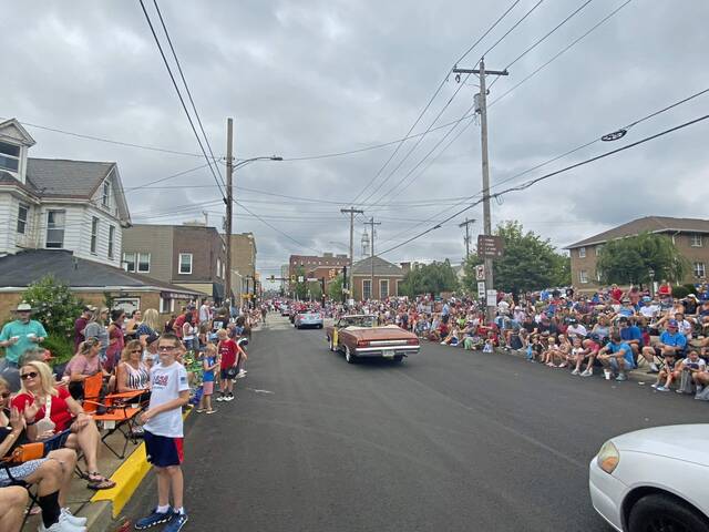 7507483_web1_gtr-latrobeparade1