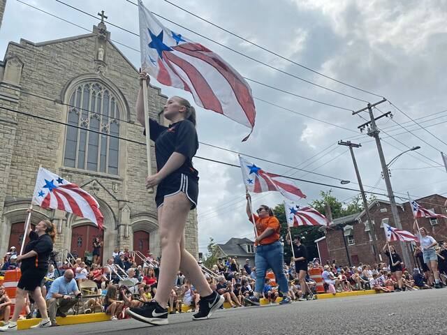 7507483_web1_gtr-latrobeparade5