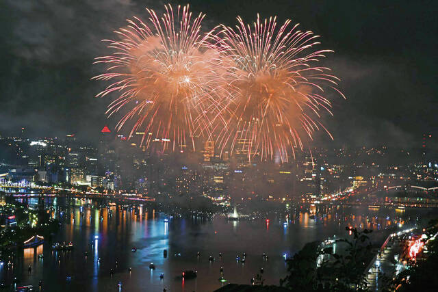 7508629_web1_ptr-Fireworks003-070524