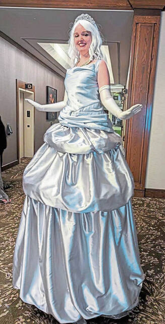 7514578_web1_gtr-StiltWalker-Lara-4