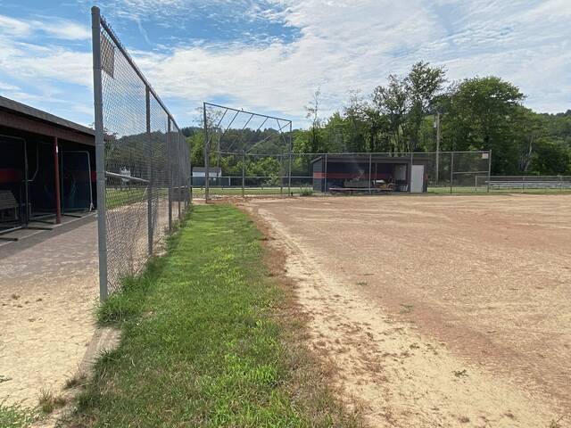 7520988_web1_gtr-LVballfield1-071124