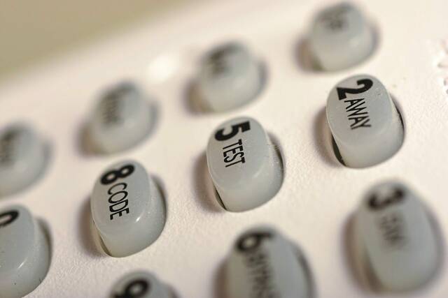7538152_web1_gtr-web-telephone-100220
