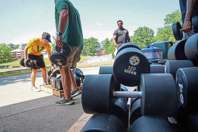 7538179_web1_GTR-steelerscamp03