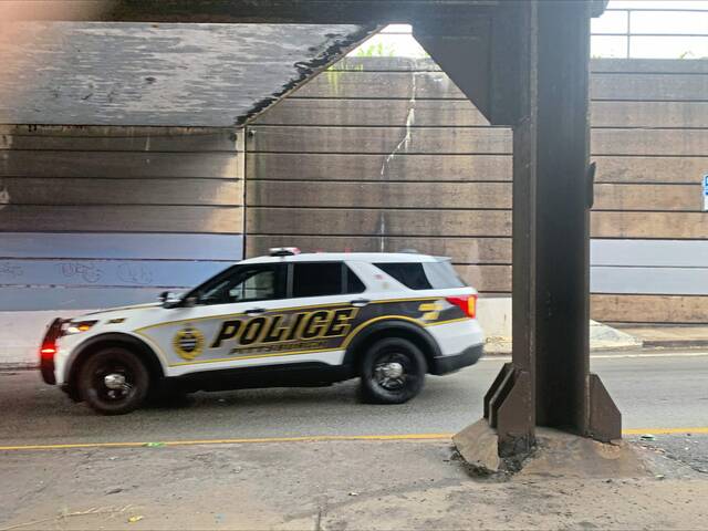 7555771_web1_PTR-Pittsburgh-Police-car-FILE