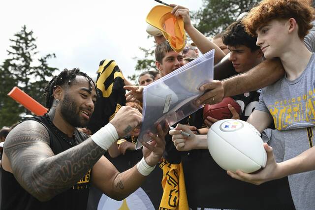 7571630_web1_gtr-SteelersFans004-072624