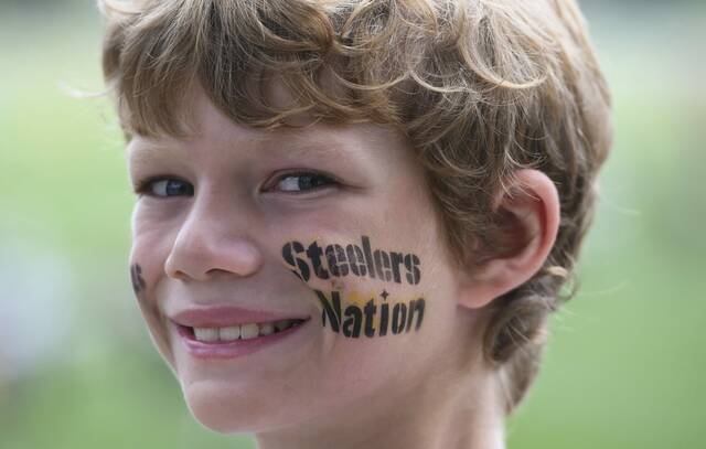 7571630_web1_gtr-SteelersFans016-072624