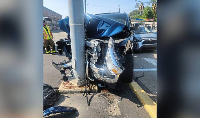 7580846_web1_ptr-WhiteHallCarCrashB-073024