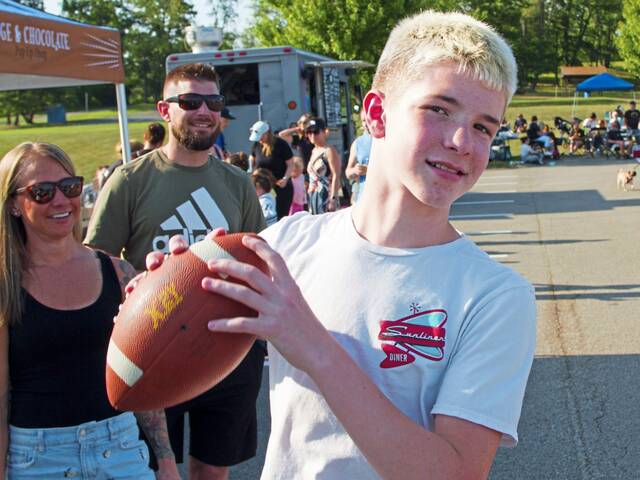 7582404_web1_hj-pintsinpark-080824-8