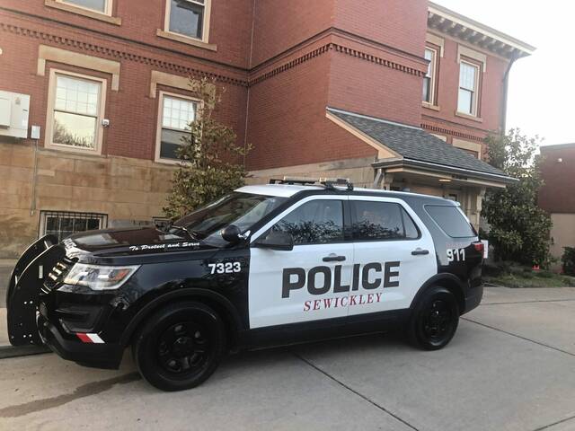 7586064_web1_nnn-SewickleyPoliceCar-101723