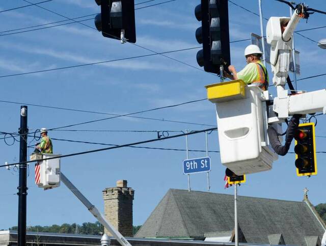 7589713_web1_Traffic-signals