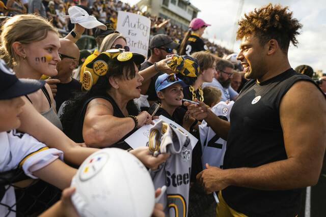 7598473_web1_GTR-lo-steelersNIGHT4-080324