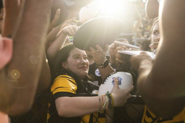 7598473_web1_GTR-lo-steelersNIGHT5-080324