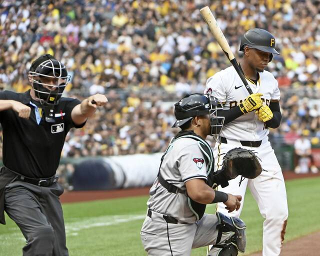 7599043_web1_ptr-BucsDbacks11-080424