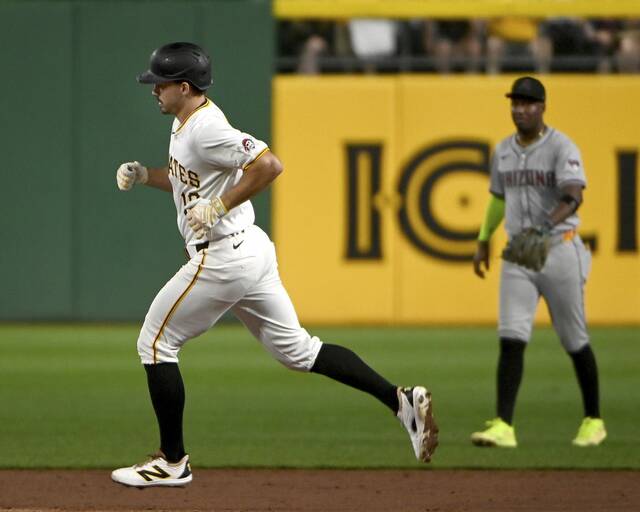 7599043_web1_ptr-BucsDbacks15-080424