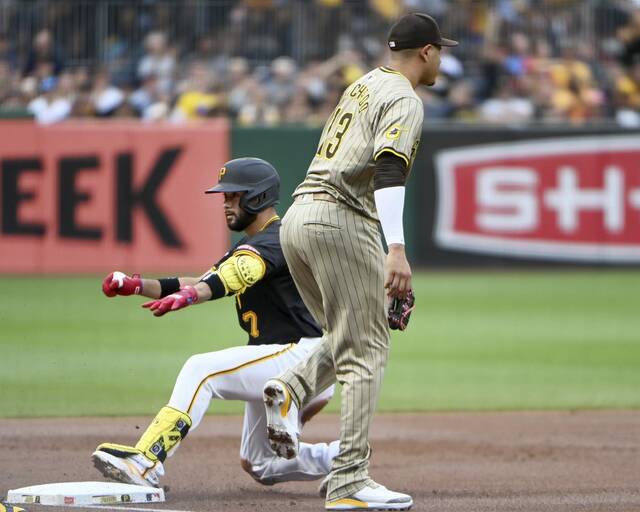 7610725_web1_ptr-BucsPadres03-080824