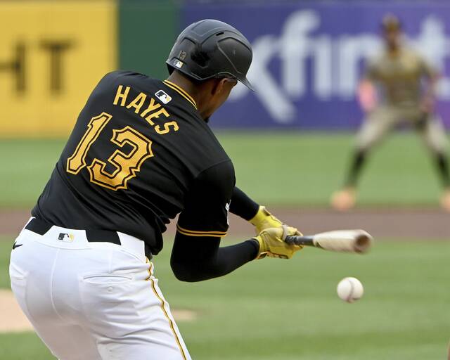 7610725_web1_ptr-BucsPadres10-080824