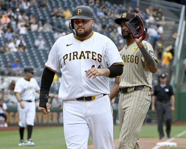 7614311_web1_ptr-BucsPadres04-080924