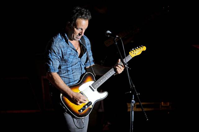 7630508_web1_ptr-Springsteen2010