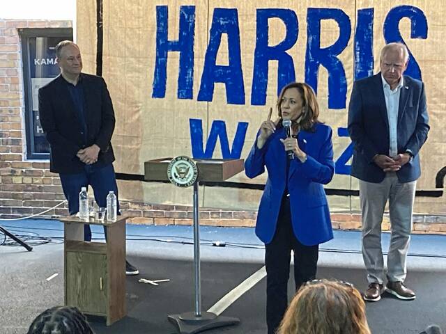 7645942_web1_ptr-HarrisWalzVisit002-081924