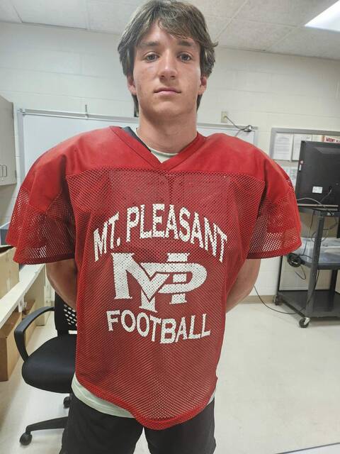 Mt. Pleasant’s Garn is a flyer on the football field, track and in a plane