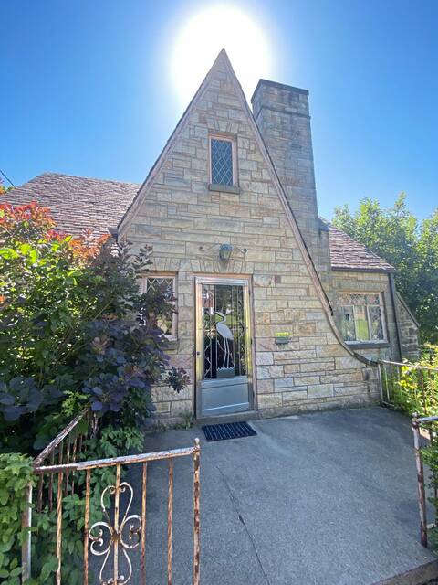 7652565_web1_part-homebuycarrickhouse-082924