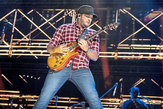 7652632_web1_ptr-LukeBryan-090124