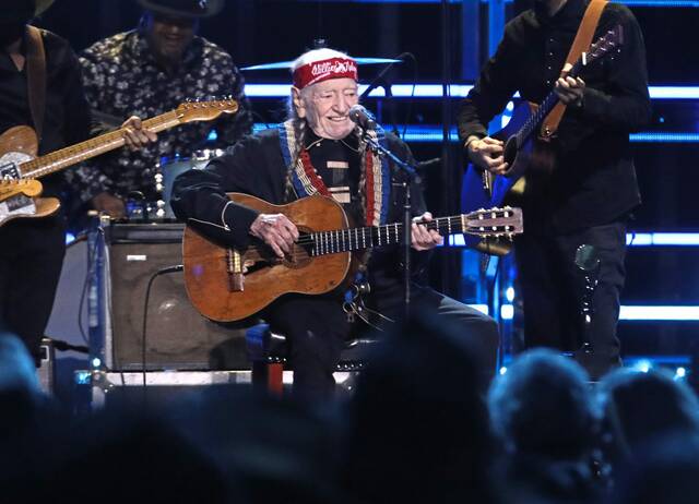 7652632_web1_ptr-WillieNelson-090124