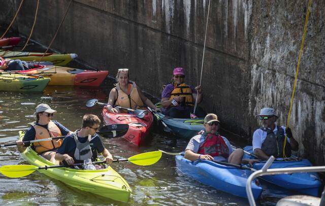 7664020_web1_vnd-kayakpaddle6