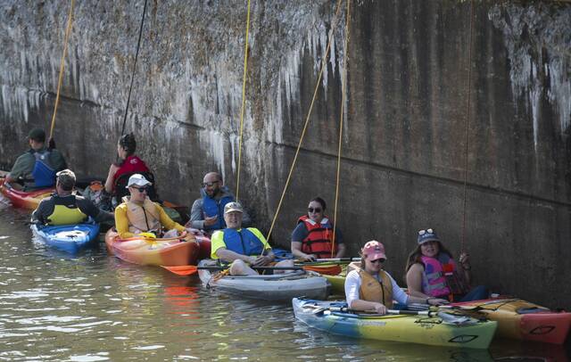 7664020_web1_vnd-kayakpaddle7