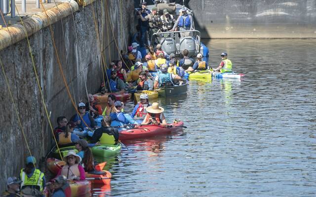 7664020_web1_vnd-kayakpaddle9