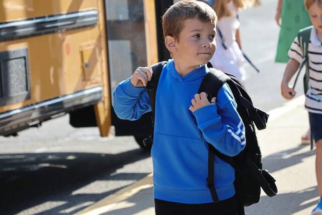 7674977_web1_pcj-schoolfirstday-090524-11