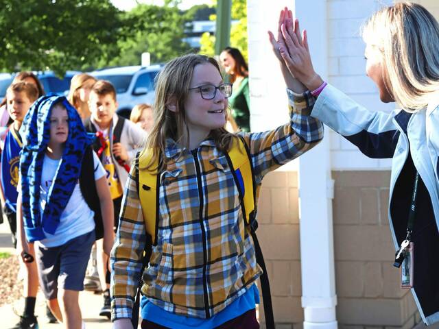7674977_web1_pcj-schoolfirstday-090524-12