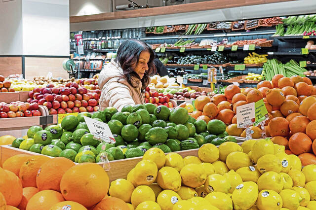 7677307_web1_GroceryStore