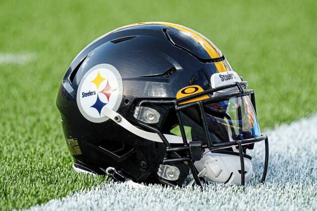 7691647_web1_web-SteelersHelmet