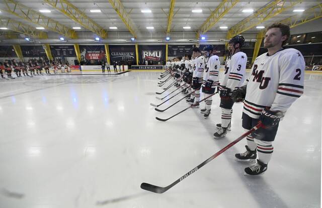 7696896_web1_ptr-RMUHockey02-100823