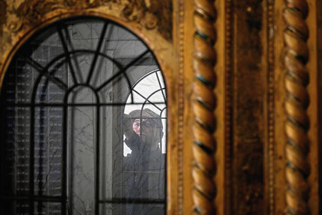 7705575_web1_gtr-palacemanos003