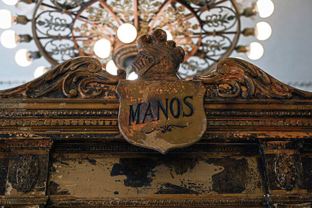 7705575_web1_gtr-palacemanos004