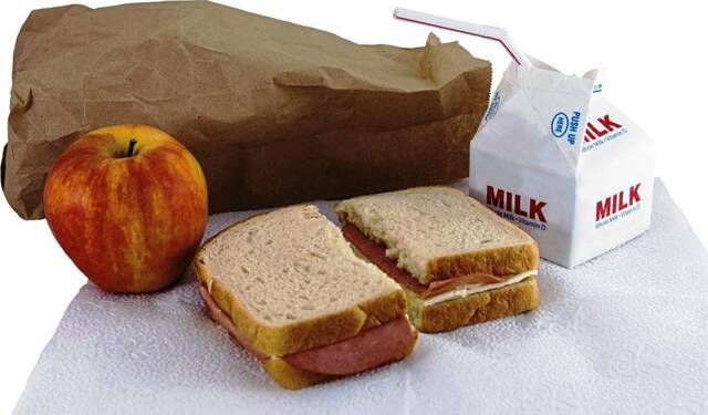 7706722_web1_Bagged-lunch