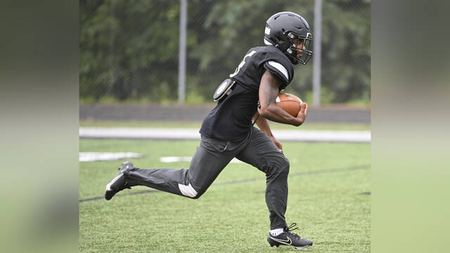 Gateway football team looks to overcome early adversity