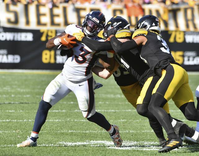 7728509_web1_ptr-SteelersBroncos19-101121