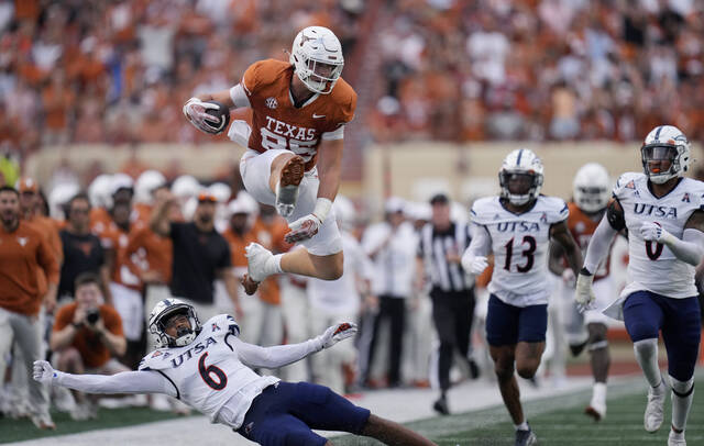 Texas takes over at No. 1 in AP Top 25 for 1st time in 16 years, jumping Georgia