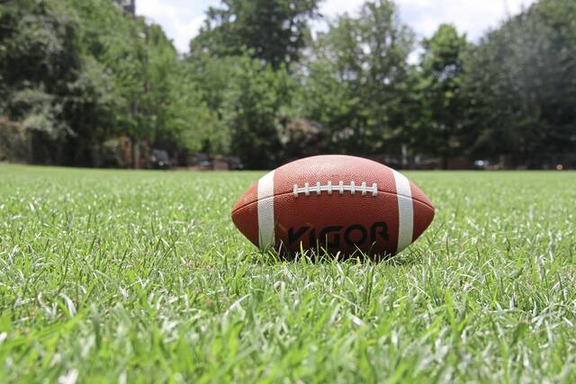 7739738_web1_WEB-football