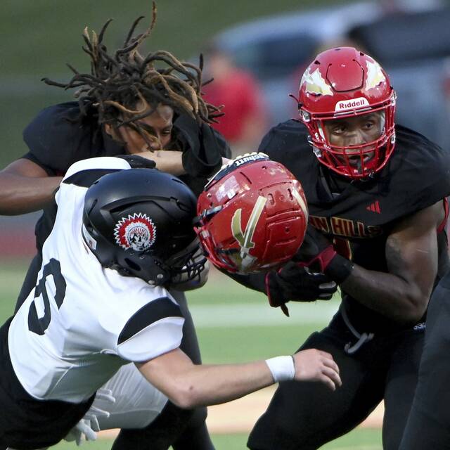 Behind determined defense, Penn Hills hands Aliquippa 1st regular-season loss since 2021