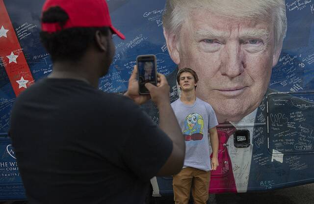 7760078_web1_gtr-TrumpVisit18
