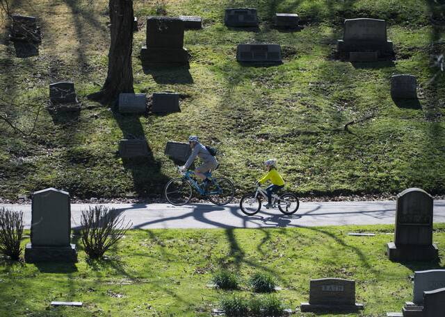 7767382_web1_PTR-cemetery402-040320