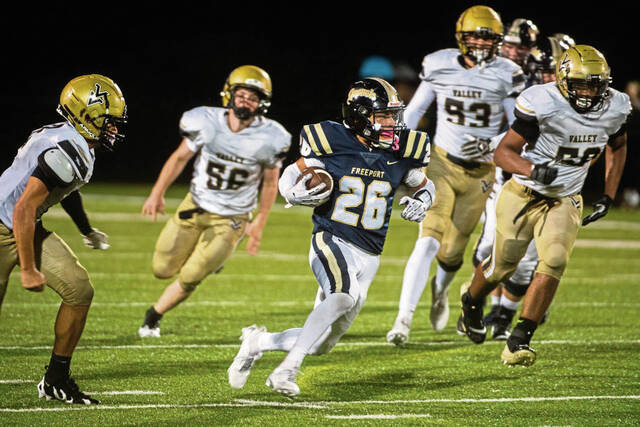 Glenn shakes off early injury to score 6 TDs in Freeport’s romp over Valley