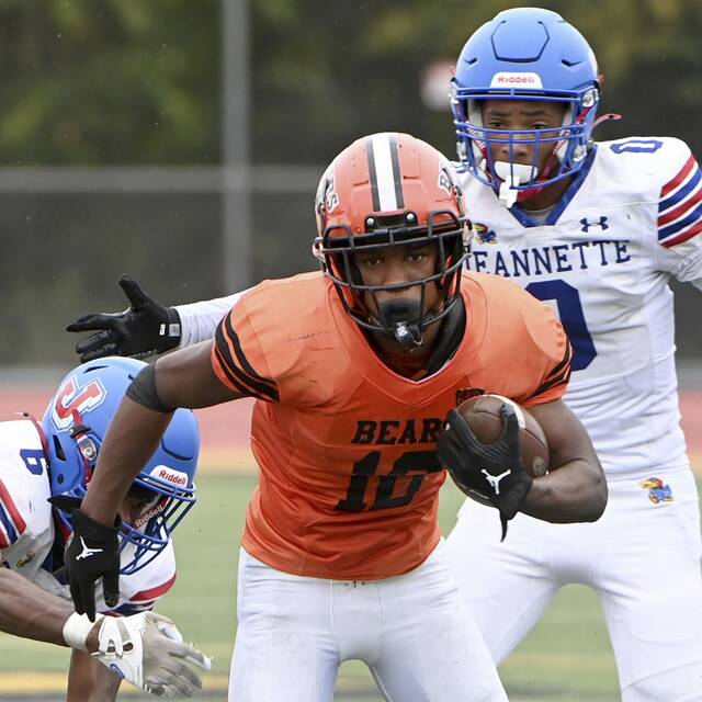 Jeannette unable to break Clairton’s defense as Bears post another shutout