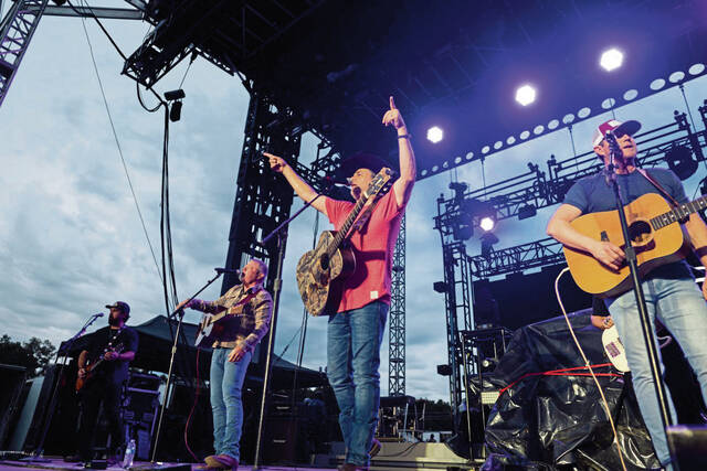 7780738_web1_ptr-LukeBryan8-092924