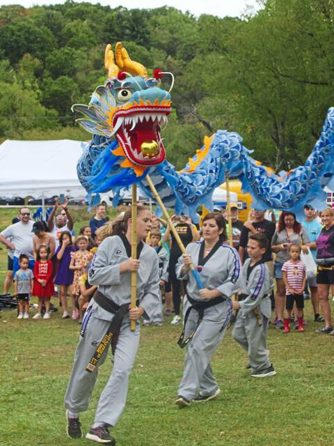 7785758_web1_naj-dragonboat-101024-4