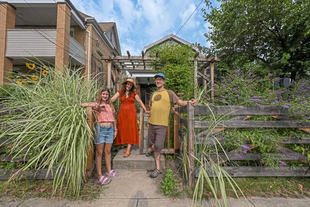 7651582_web1_part-phippsgardenharris1-092324